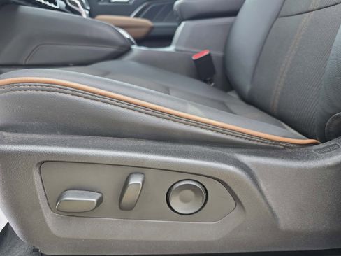 Used 2024 GMC Canyon AT4 w/ Technology Package image 12