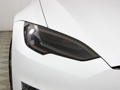 Used 2022 Tesla Model S Plaid image 11
