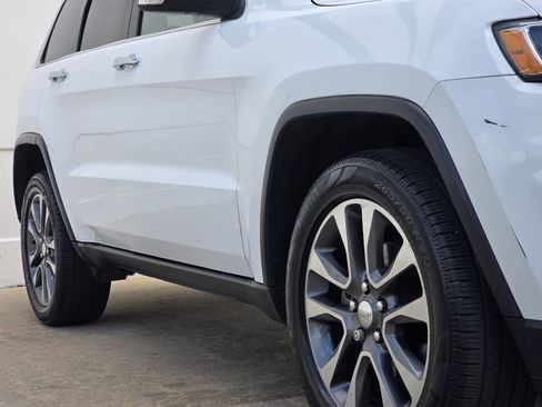 Used 2018 Jeep Grand Cherokee Limited image 37
