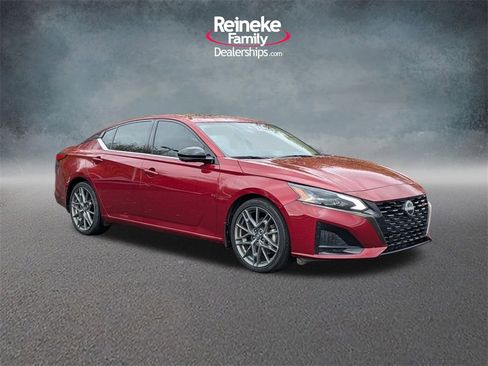 Used 2023 Nissan Altima 2.0 SR image 3