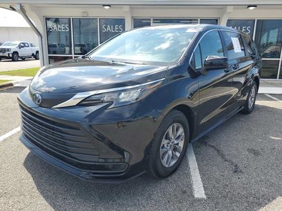 Used 2025 Toyota Sienna LE