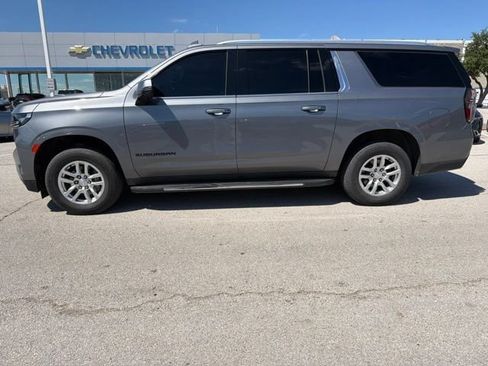 Used 2022 Chevrolet Suburban LT w/ Luxury Package RWD image 5
