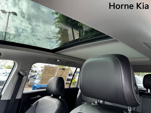 Used 2022 Volkswagen Tiguan SE image 23