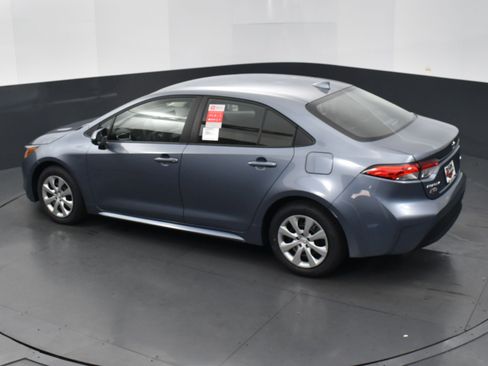 Used 2025 Toyota Corolla LE image 32