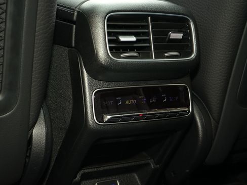 Used 2025 Mercedes-Benz GLS 450 4MATIC image 26