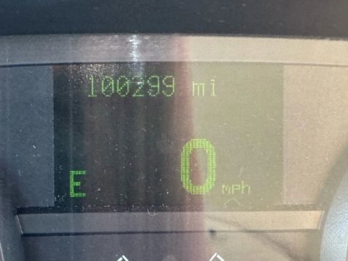 Used 2009 Lincoln Town Car Signature Limited image 15