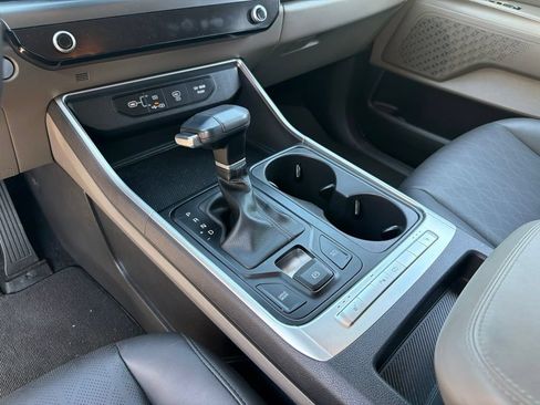 Used 2025 Kia Carnival FWD image 18