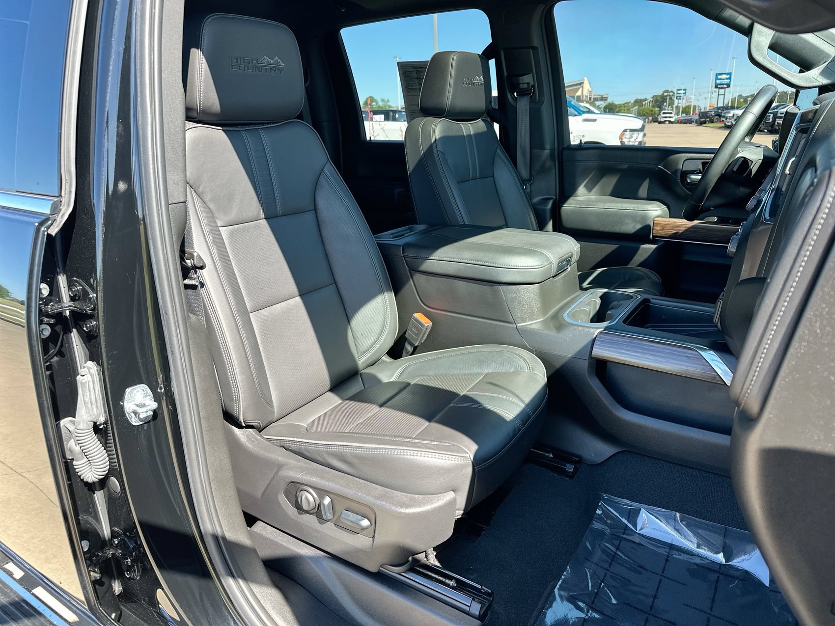 Used 2023 Chevrolet Silverado 3500 High Country w/ Snow Plow Prep/Camper Package AWD/4WD image 26