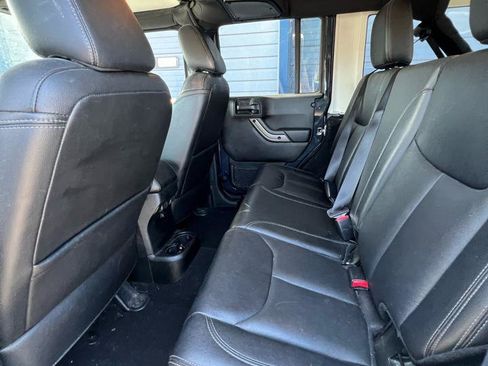Used 2018 Jeep Wrangler Unlimited Sahara AWD/4WD image 10