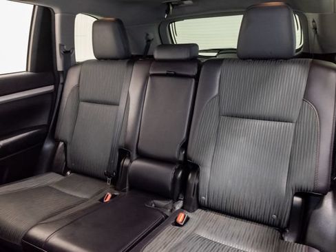 Used 2015 Toyota Highlander Plus AWD/4WD image 19