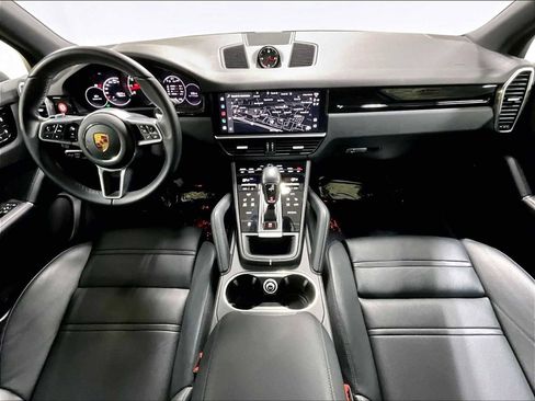 Used 2022 Porsche Cayenne image 17