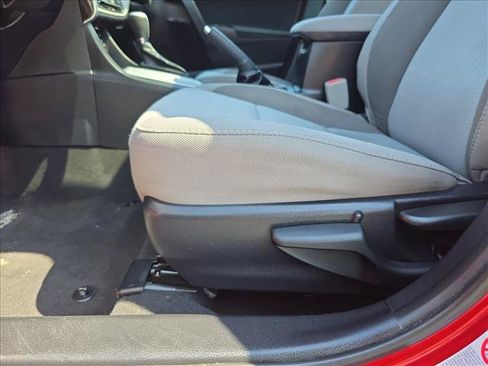 Used 2018 Toyota Corolla LE w/ LE Premium Package w/Moonroof FWD image 27