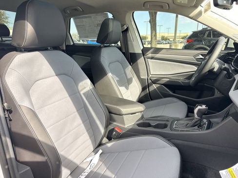 Used 2026 Volkswagen Jetta SE FWD image 15