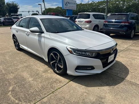 Used 2018 Honda Accord Sport image 3