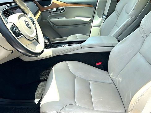 Used 2022 Volvo XC90 T6 Momentum w/ Advanced Package AWD/4WD image 13