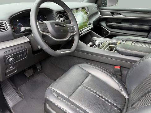 Used 2024 Jeep Wagoneer Series II AWD/4WD image 12