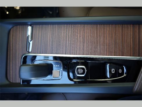 New 2025 Volvo XC60 B5 Plus w/ Climate Package image 15