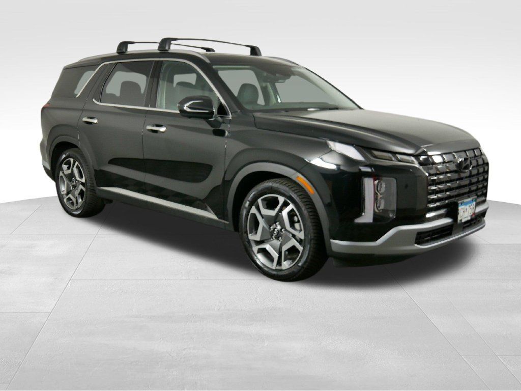 Used 2023 Hyundai Palisade Limited AWD/4WD image 2