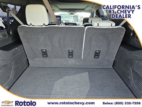 Used 2025 Chevrolet Suburban Premier RWD image 15