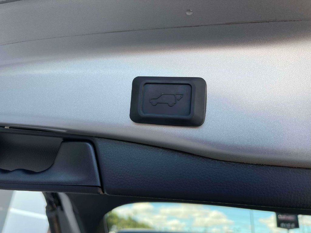 Used 2023 Toyota RAV4 XLE Premium AWD/4WD image 18