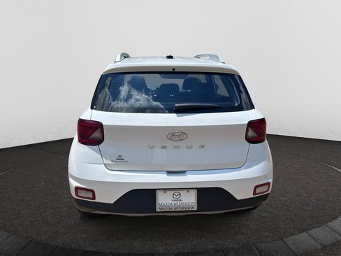Used 2025 Hyundai Venue SEL FWD image 4