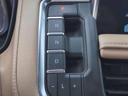 Used 2024 Chevrolet Tahoe Premier AWD/4WD image 15