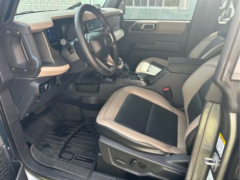 Used 2024 Ford Bronco Wildtrak image 16