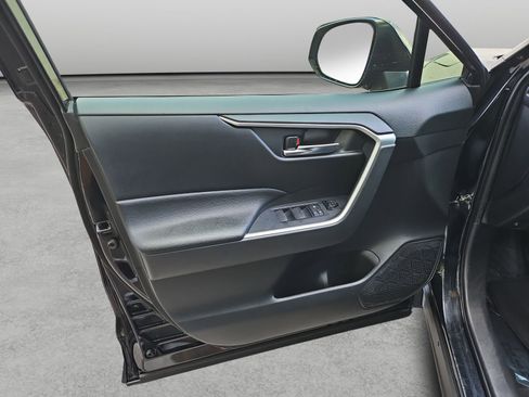 Used 2022 Toyota RAV4 SE AWD/4WD image 28