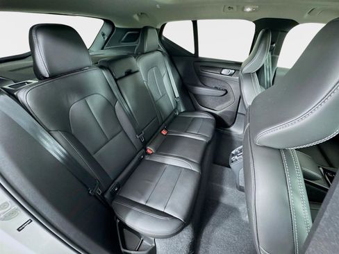 Used 2024 Volvo XC40 B5 Ultimate w/ Protection Package Premier image 30