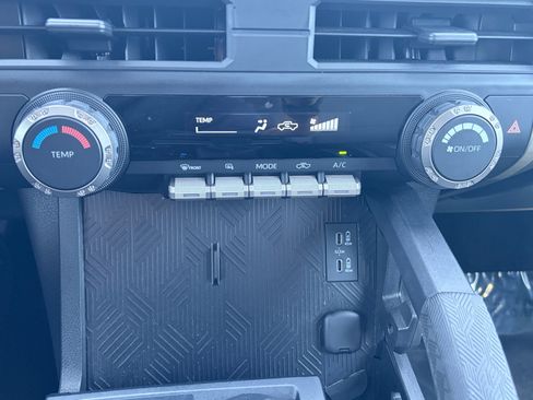 Used 2025 Toyota Tacoma SR5 AWD/4WD image 20