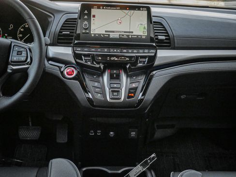 Certified 2025 Honda Odyssey Touring image 31