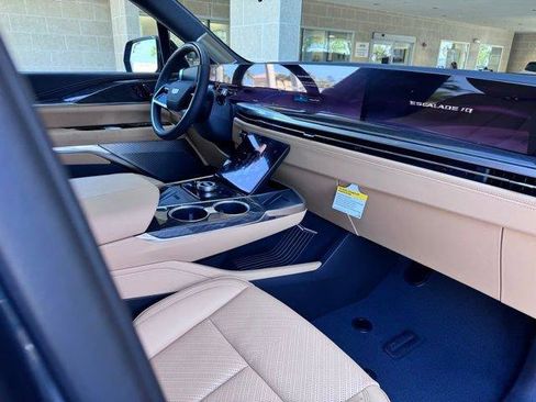 New 2025 Cadillac Escalade IQ Luxury 2 w/ LPO, Radiant Package image 12