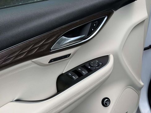 Used 2022 Buick Envision Avenir w/ Technology Package II FWD image 18