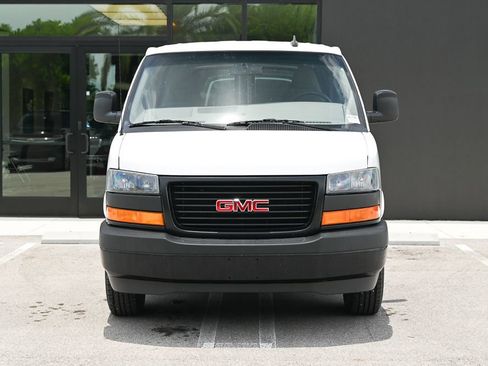 Used 2021 GMC Savana 2500 RWD image 3