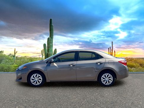 Used 2019 Toyota Corolla LE FWD image 3