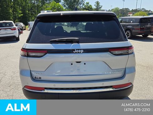 Used 2025 Jeep Grand Cherokee Laredo w/ Luxury Tech Group I AWD/4WD image 13