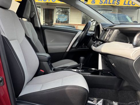 Used 2018 Toyota RAV4 XLE image 19