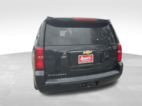 Used 2015 Chevrolet Suburban LT image 27