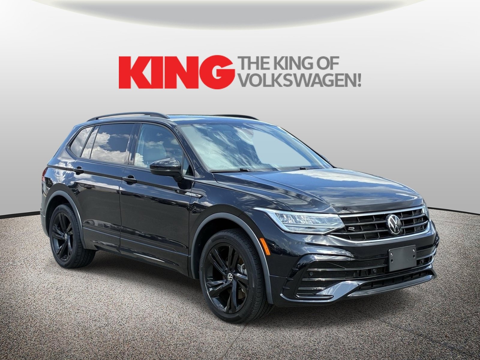 Used 2023 Volkswagen Tiguan SE R-Line FWD image 5