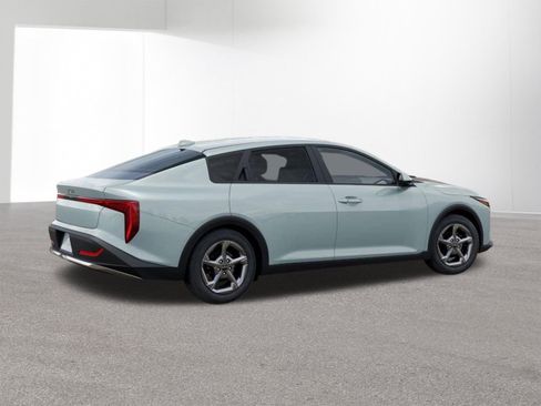 New 2026 Kia K4 LXS FWD image 6