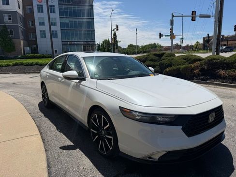 Used 2023 Honda Accord Touring image 3