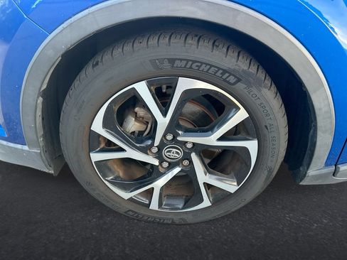 Used 2018 Toyota C-HR XLE FWD image 10
