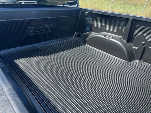 Used 2024 GMC Sierra 1500 SLT image 11