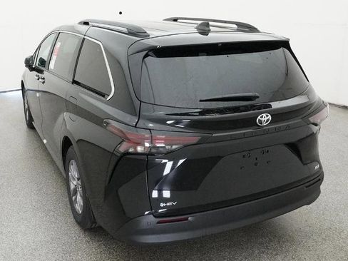 New 2026 Toyota Sienna XLE FWD image 20