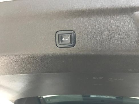 Used 2021 GMC Yukon XL Denali w/ LPO, Illumination Package image 15