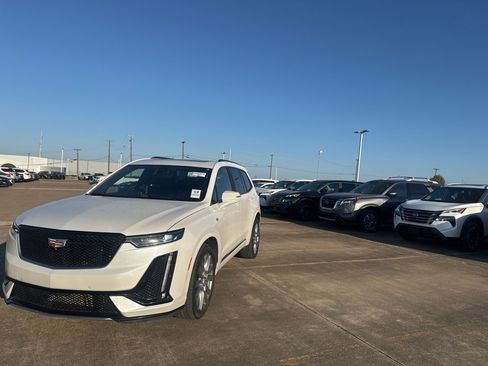 Used 2020 Cadillac XT6 Sport image 3