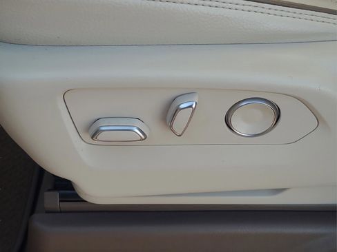 Used 2021 GMC Yukon XL Denali w/ Denali Premium Package image 15