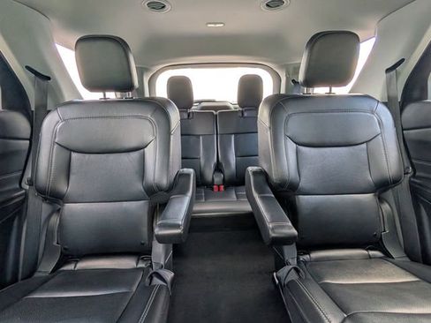 Used 2023 Ford Explorer Limited w/ Equipment Group 301A RWD image 30