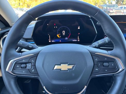 Used 2025 Chevrolet Trax LT w/ LT Convenience Package image 29