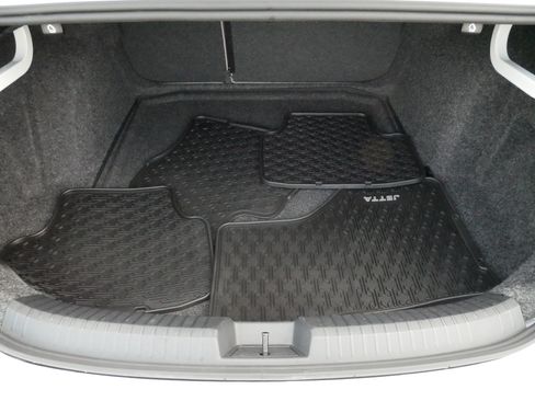 Used 2025 Volkswagen Jetta SE w/ Sunroof Package FWD image 18